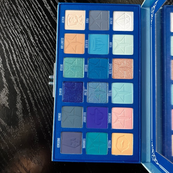 Jeffrey Star Blue Blood Palette🩵 - Picture 2 of 4